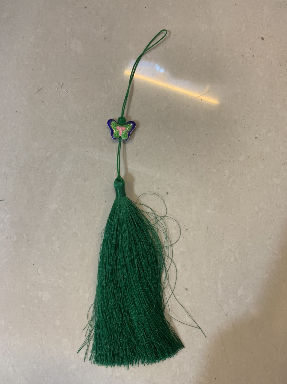 Supplying cute hats, wool balls, polyester embroidered thread shoes, flower balls, tassels, decorative scarves, and plush ball hangers. 5