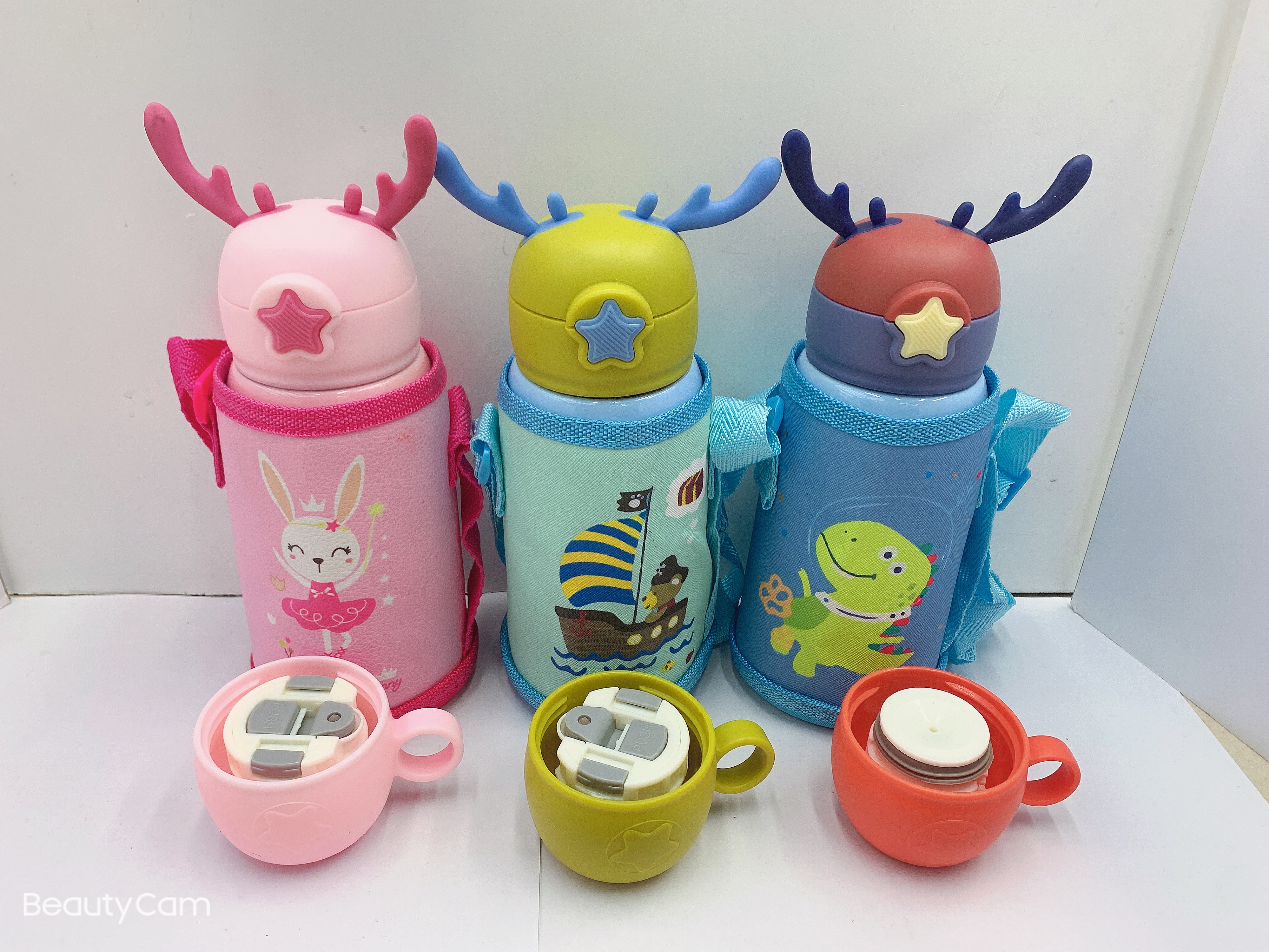 316鹿角儿童保温杯600ml学生水杯 带杯套白底实物图