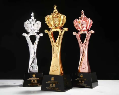 Resinous gold, silver and bronze crowns thumbnail