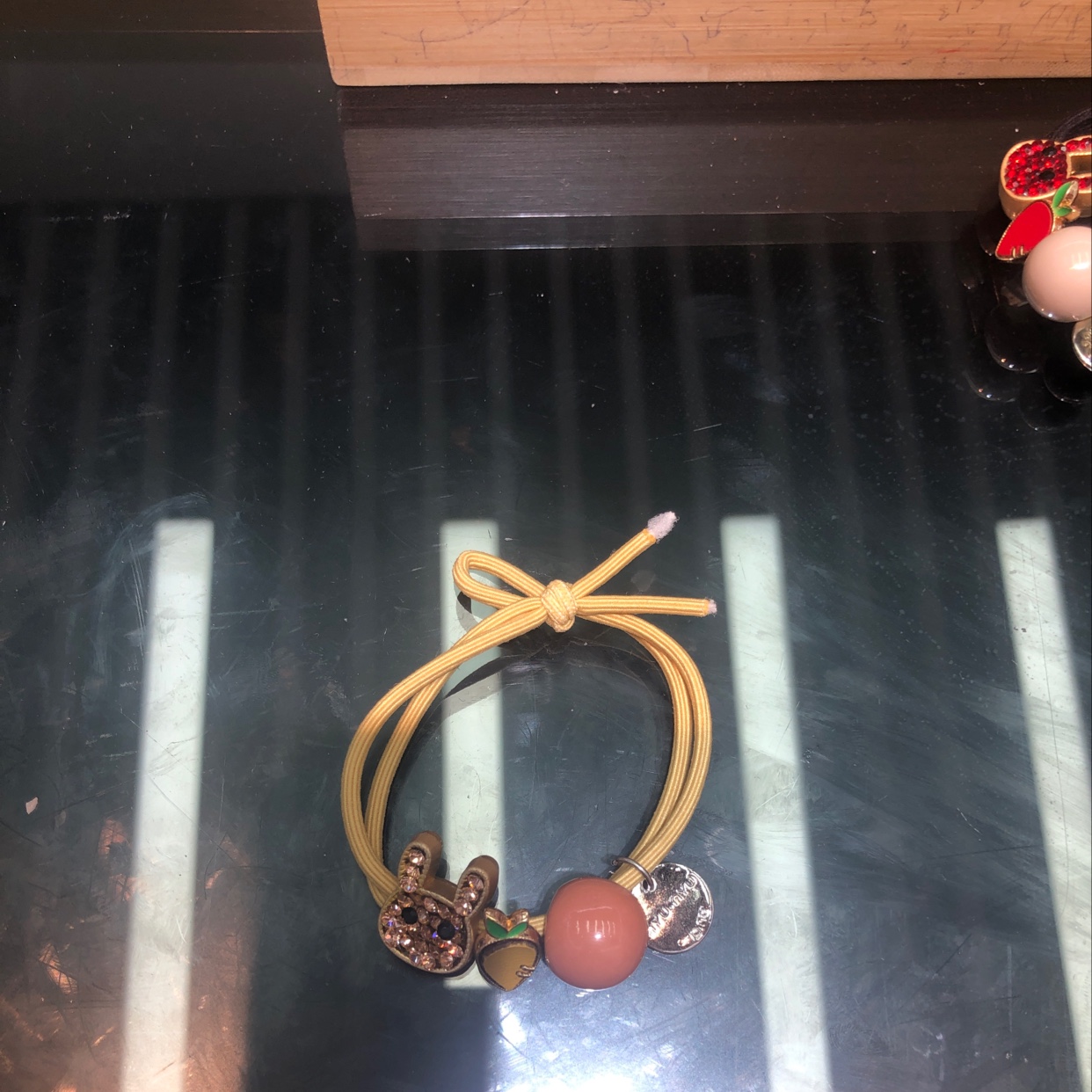 Rabbit radish yellow rubber band thumbnail