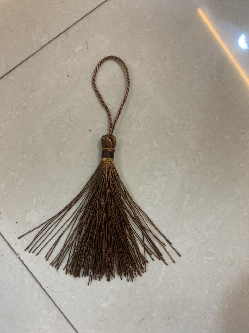 Supplying cute hats, wool balls, polyester embroidered thread shoes, flower balls, tassels, decorative scarves, and plush ball hangers 7