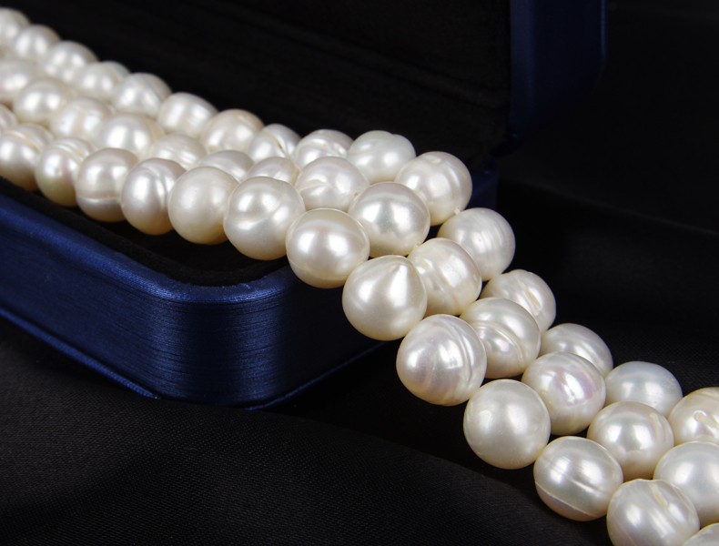 10-11Mm Light Grain Punch Round Natural Freshwater Pearl Material Diy Accessories Fashion Trend Mom Necklace undefined