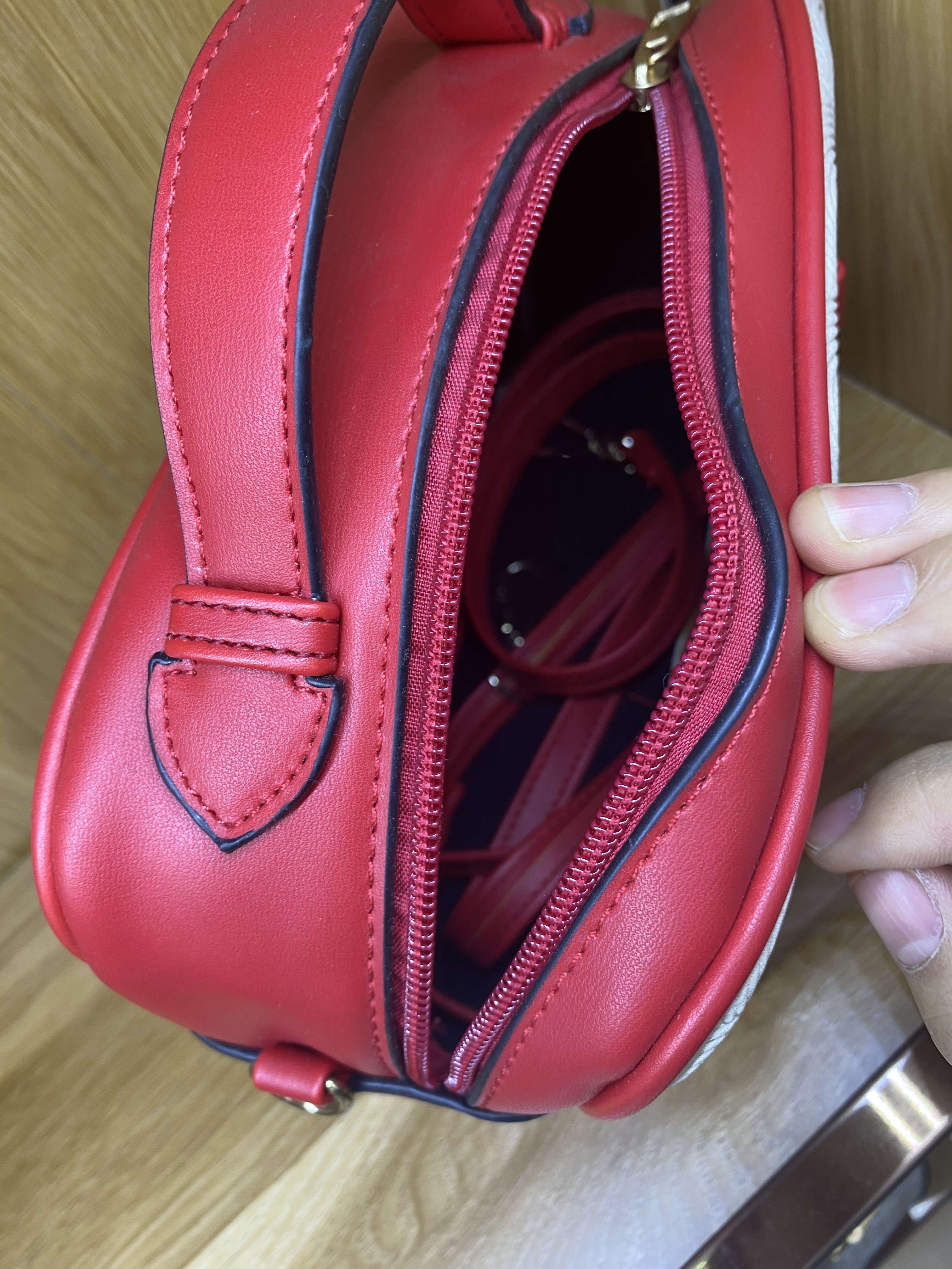 Bolso crossbody portátil con envoltura interior detail image 4