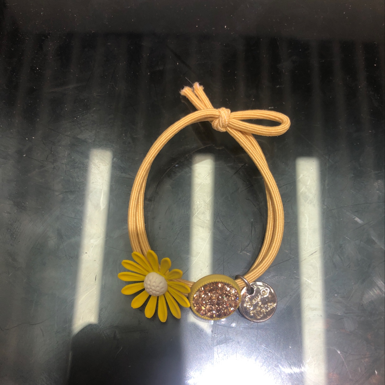 Yellow diamond rubber band thumbnail