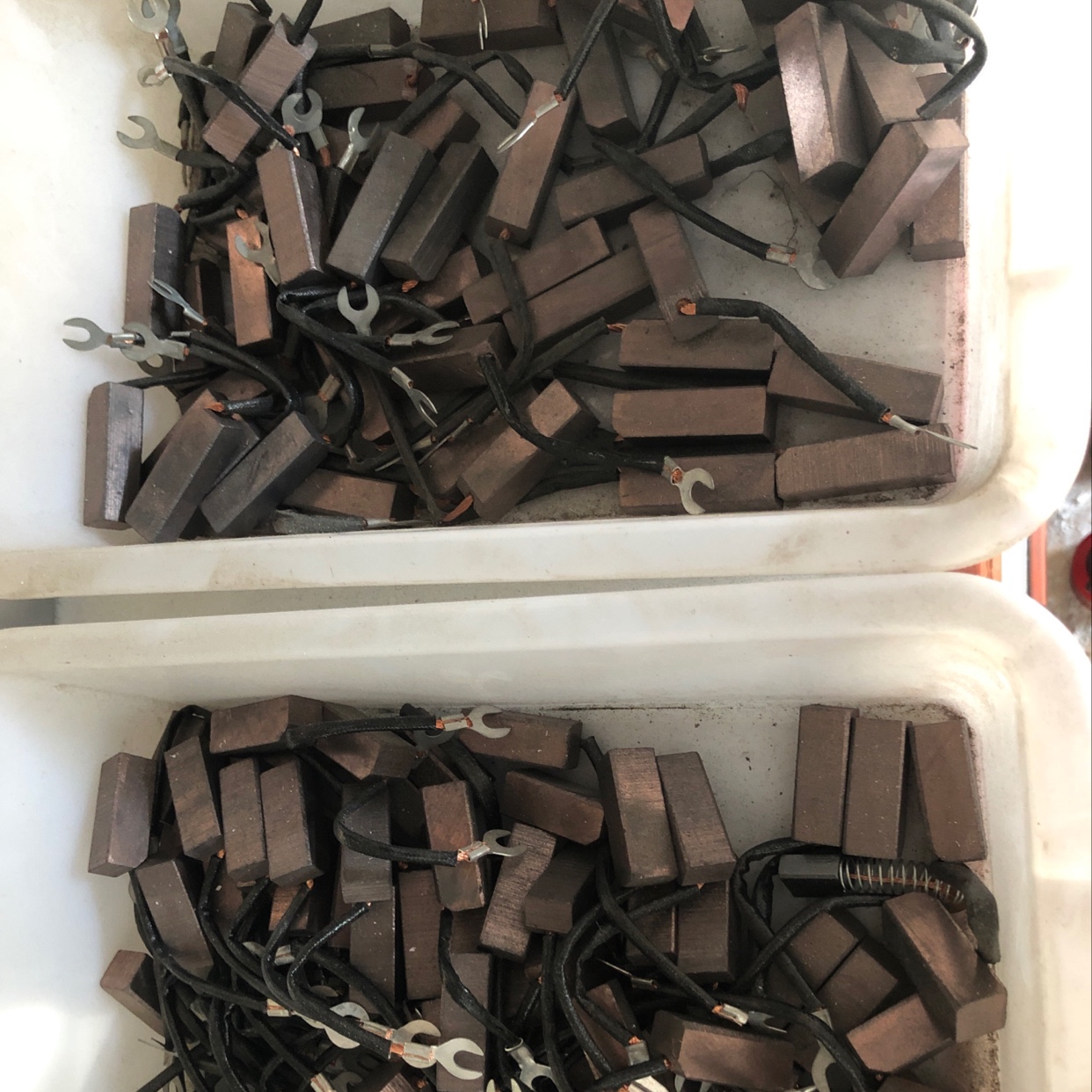 Carbon brush