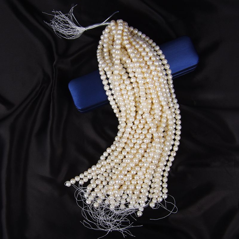 10-11Mm Light Grain Punch Round Natural Freshwater Pearl Material Diy Accessories Fashion Trend Mom Necklace Item Picture
