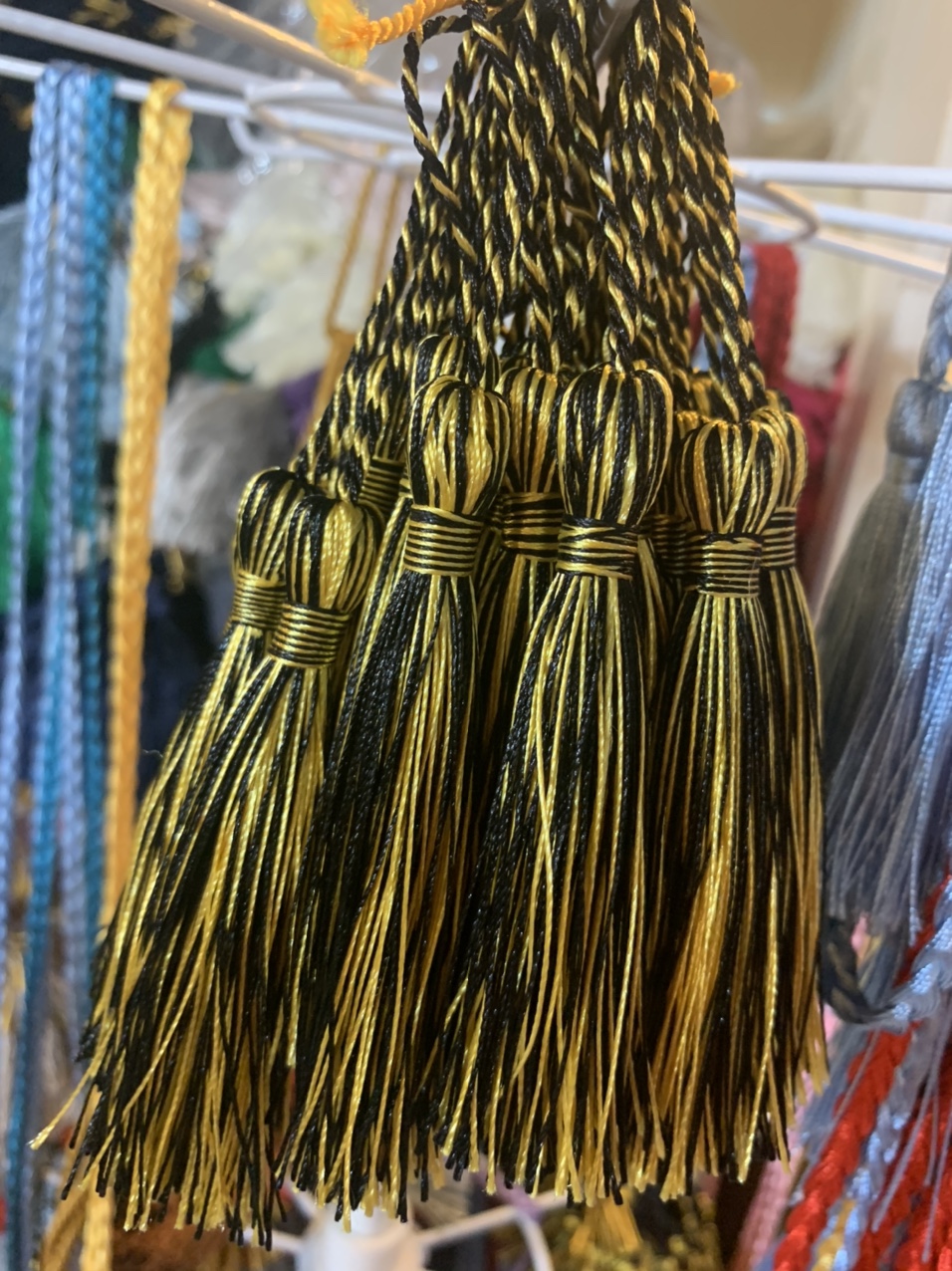 Cute hats, wool balls, polyester embroidered thread shoes, flower balls, tassels, decorative scarves, and plush ball hangers 16