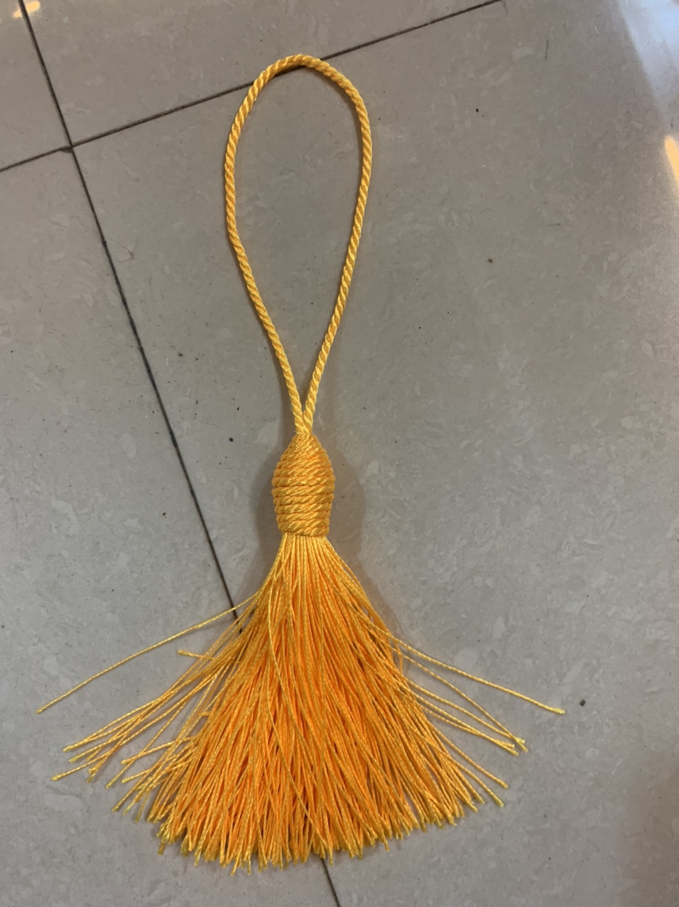 Supplying cute hats, wool balls, polyester embroidered thread shoes, flower balls, tassels, decorative scarves, and plush ball hangers. 13