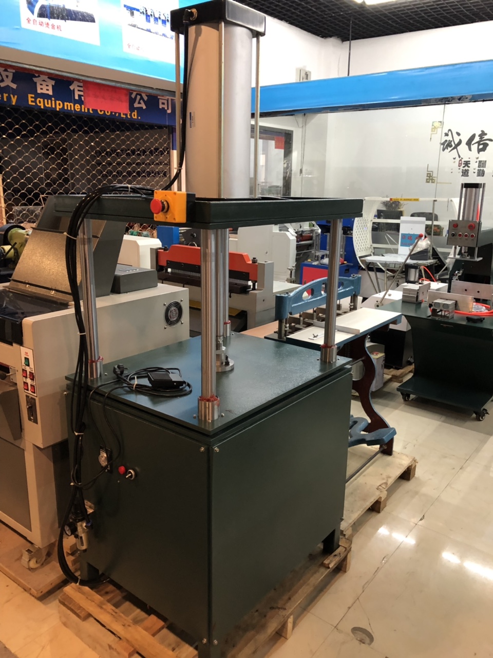 Pneumatic flattening machine