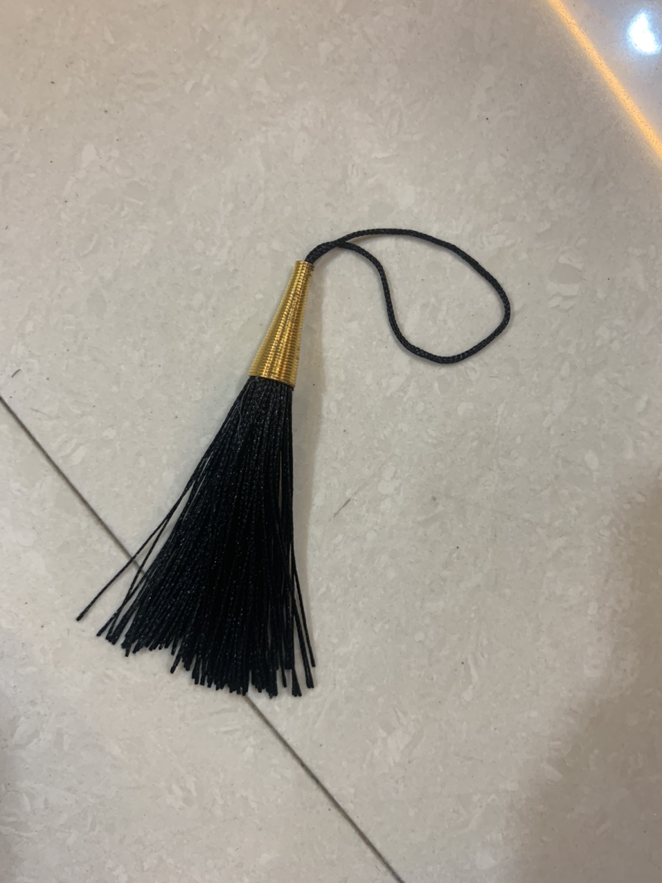 Supplying cute hats, wool balls, polyester embroidered thread shoes, flower balls, tassels, decorative scarves, and plush ball hanging racks. 11