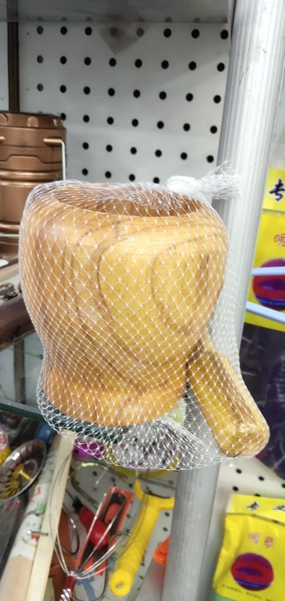 Garlic pounding machine