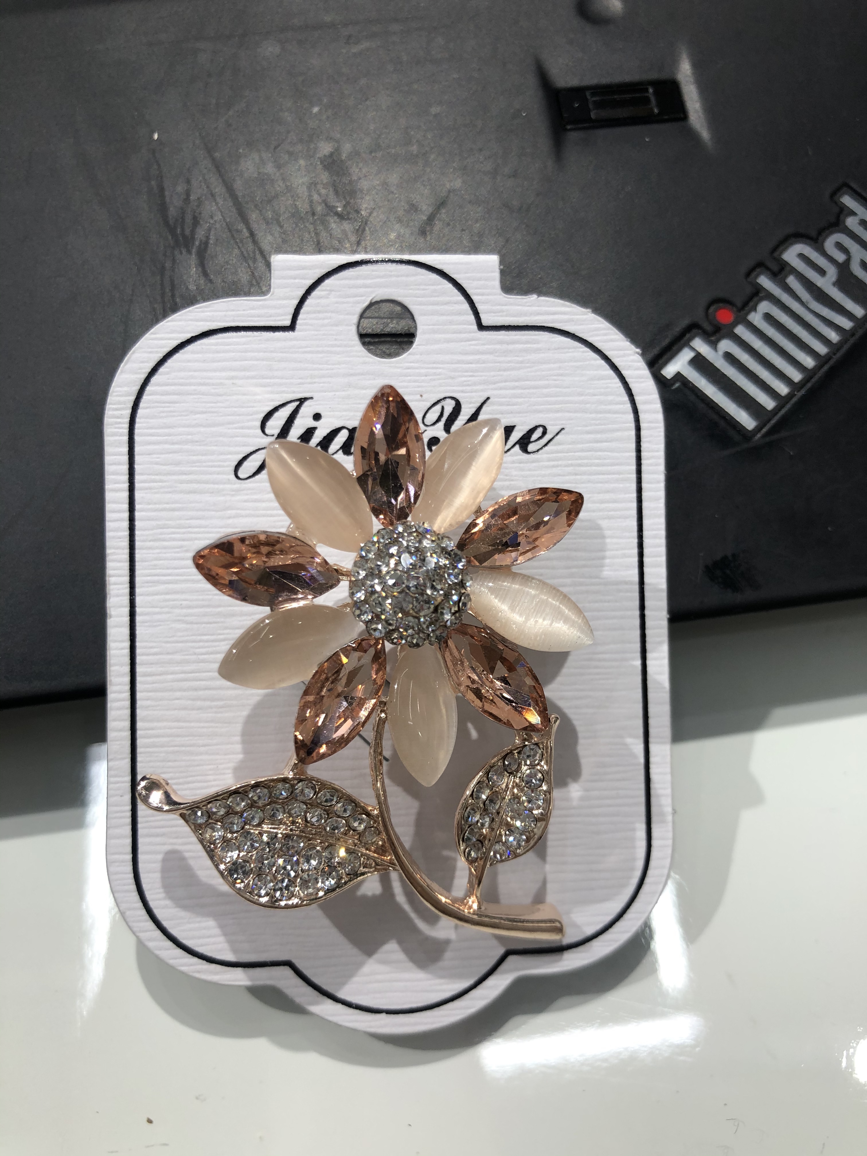 Korean Version New Fashion Rhinestone Brooch 014 details Picture