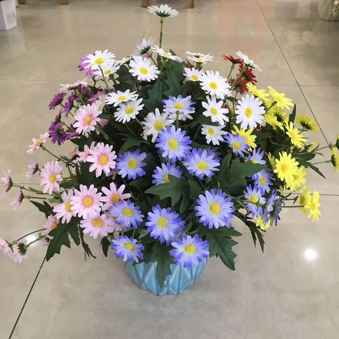 The living room features a 9-pronged 24-head artificial flower arrangement with Korean-style chrysanthemums