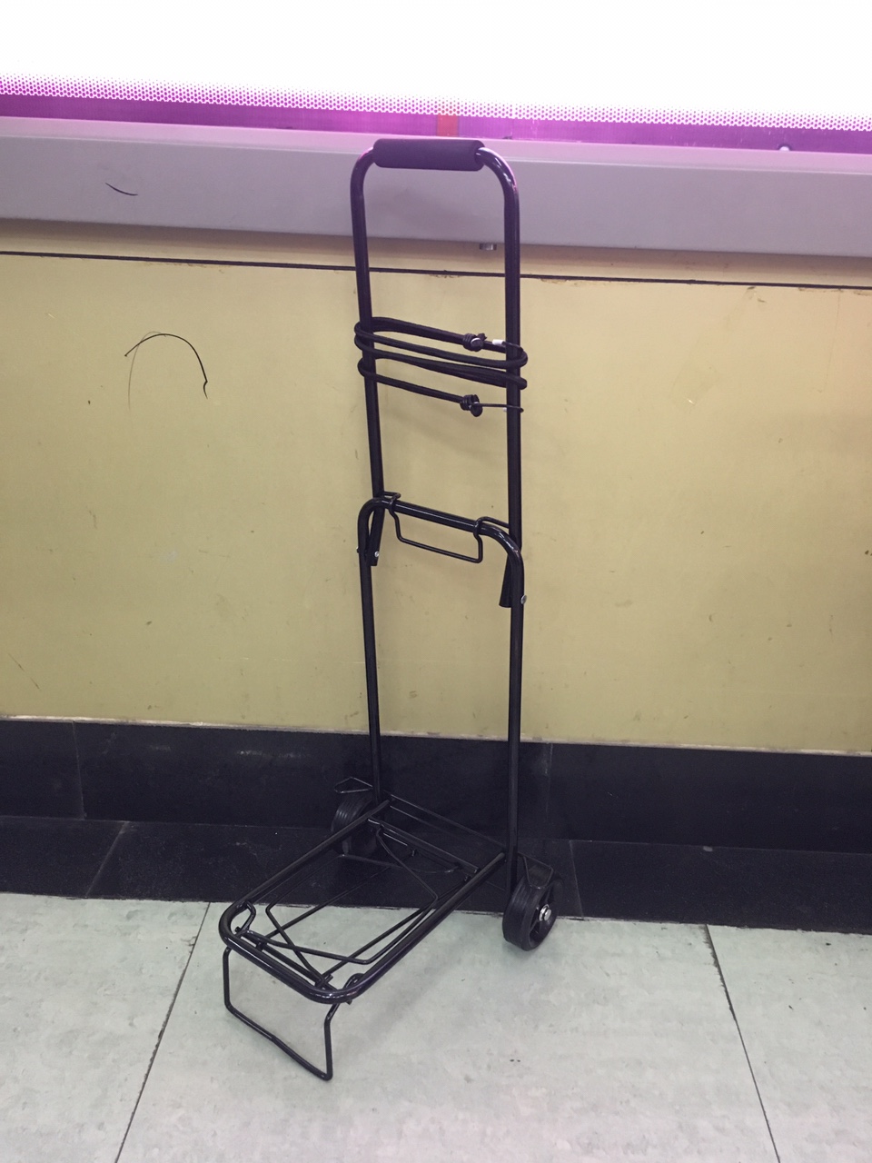 Convenient and lightweight shopping cart for hauling trucks