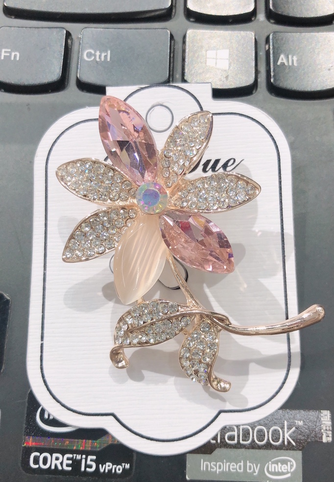 Korean version of the new fashion rhinestone brooch 011 thumbnail