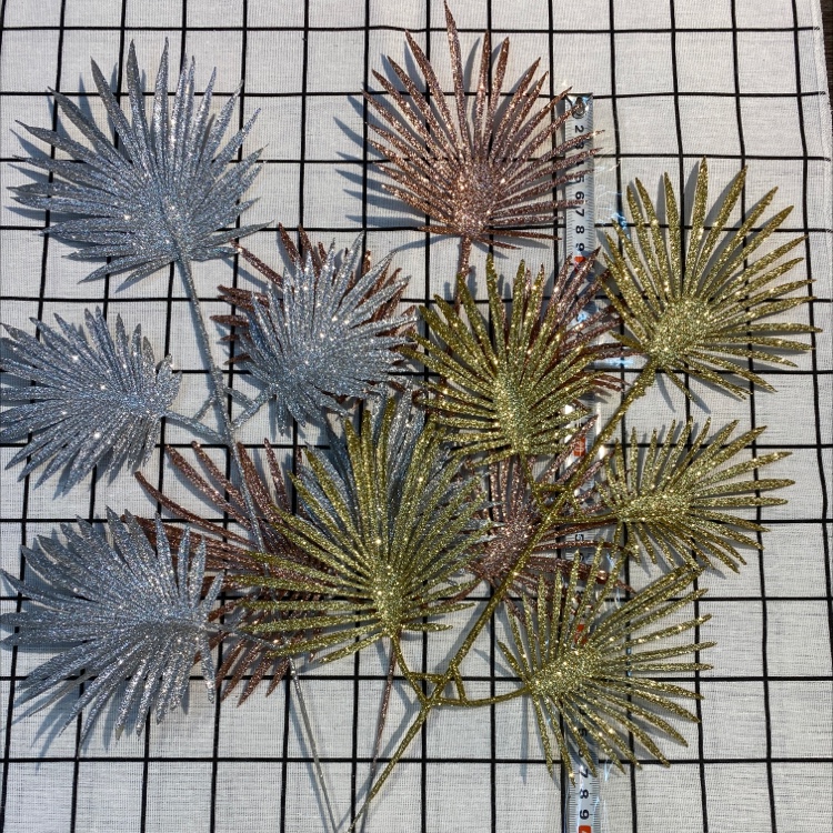 A single five-pronged Buddha's hand leaf Specification image