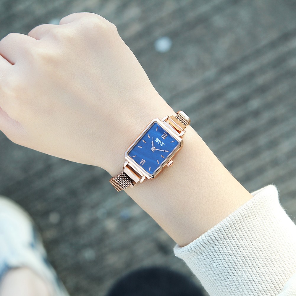 The small square watch with magnetic magnets, the same style as Zheng Shuang's Douyin bestseller women's watch detail image 6