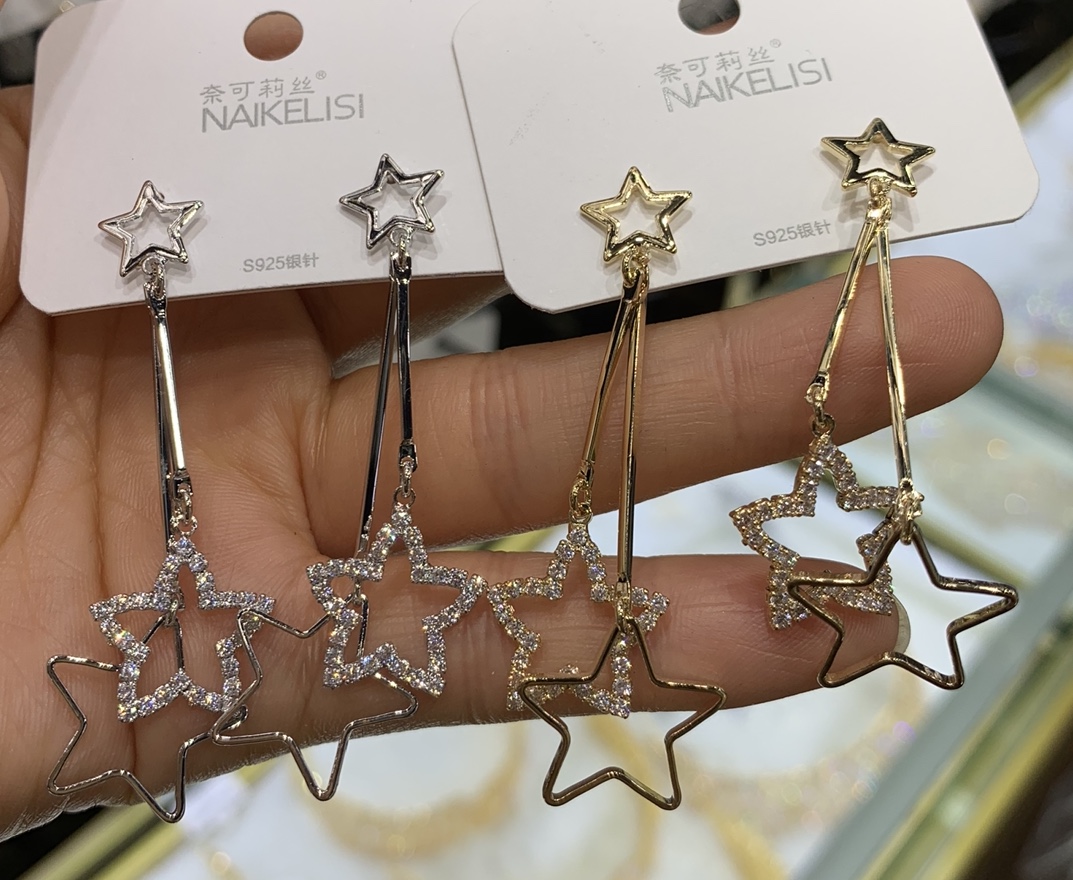 The new European and Korean fashion Versatile Starfish 925 silver needle student earrings thumbnail