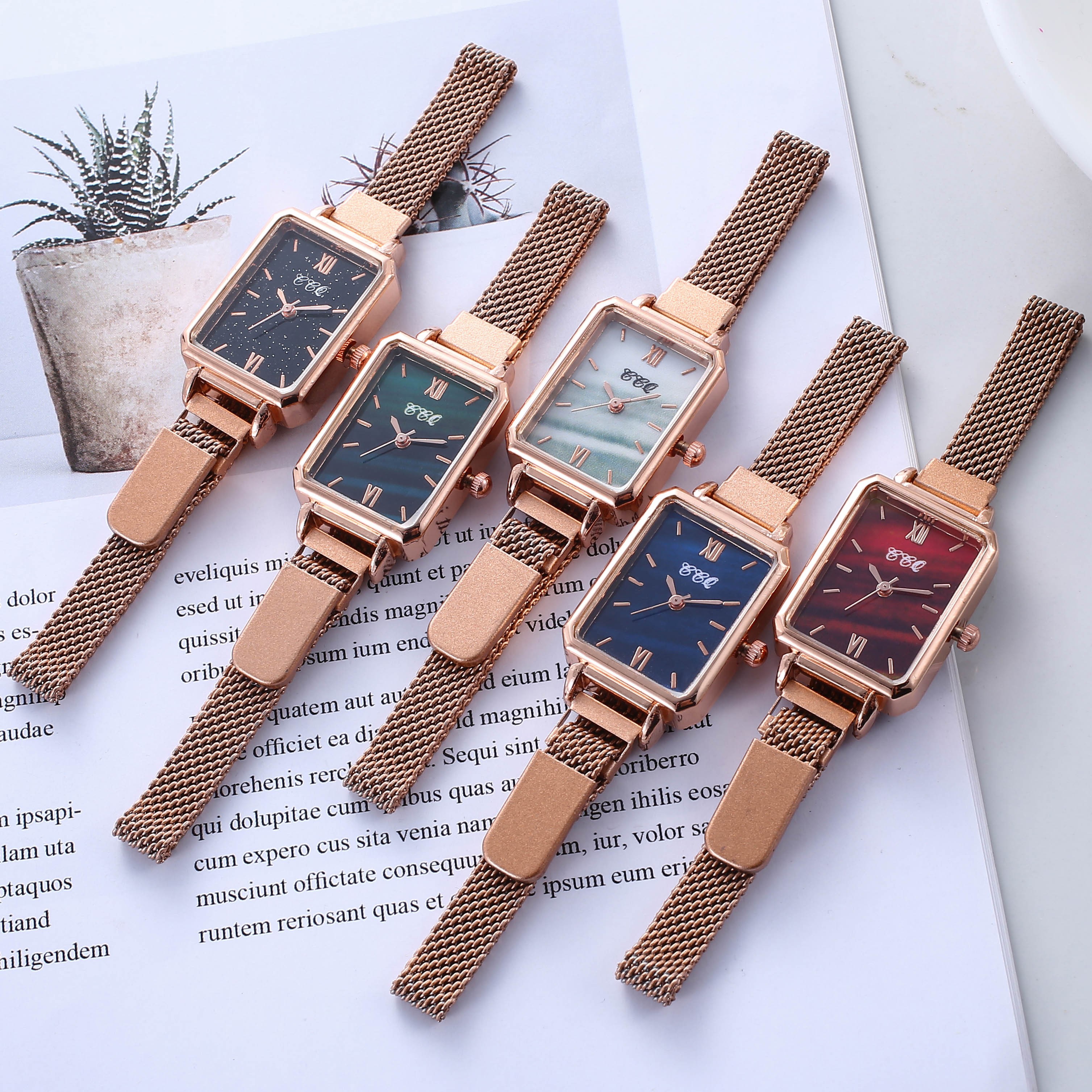 The small square watch with magnetic magnets, the same style as Zheng Shuang's Douyin bestseller women's watch detail image 7