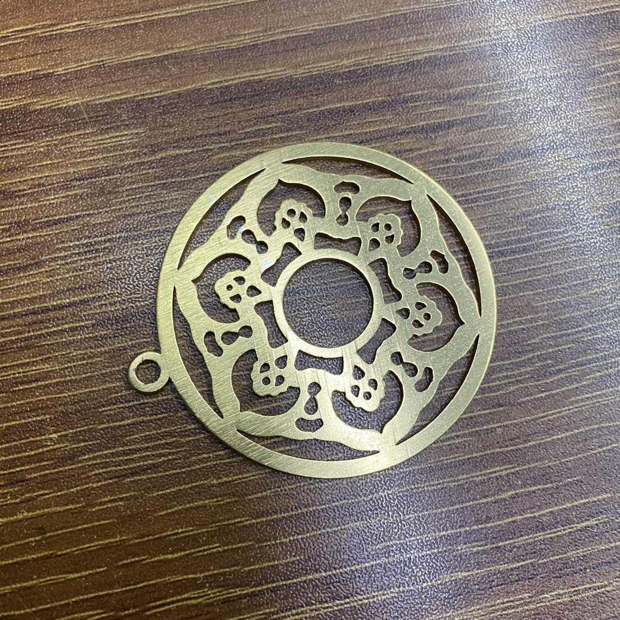 Laser cutting of 1.5mm aluminum sheet, oxidizing and environmentally friendly fadeless round sheet thumbnail