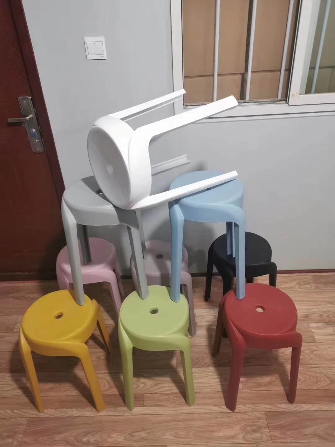 旋转凳子，塑料一体凳子，颜色多细节图