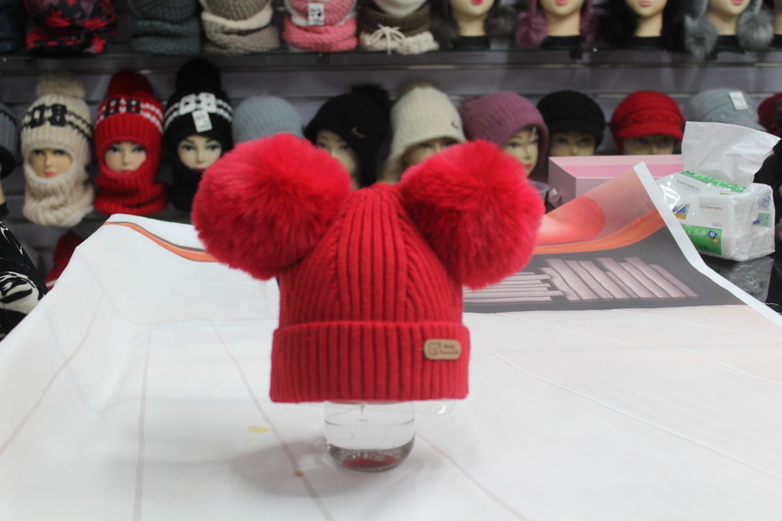 Large Double Ball Children's Hat Woolen Hat Knitted Hat Application Scenario