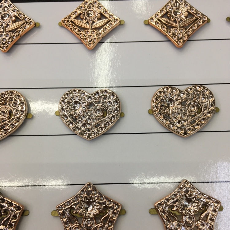 桃心塑料扣带钻饰品装饰配件 不规则腰扣鞋扣 DIY服饰配件