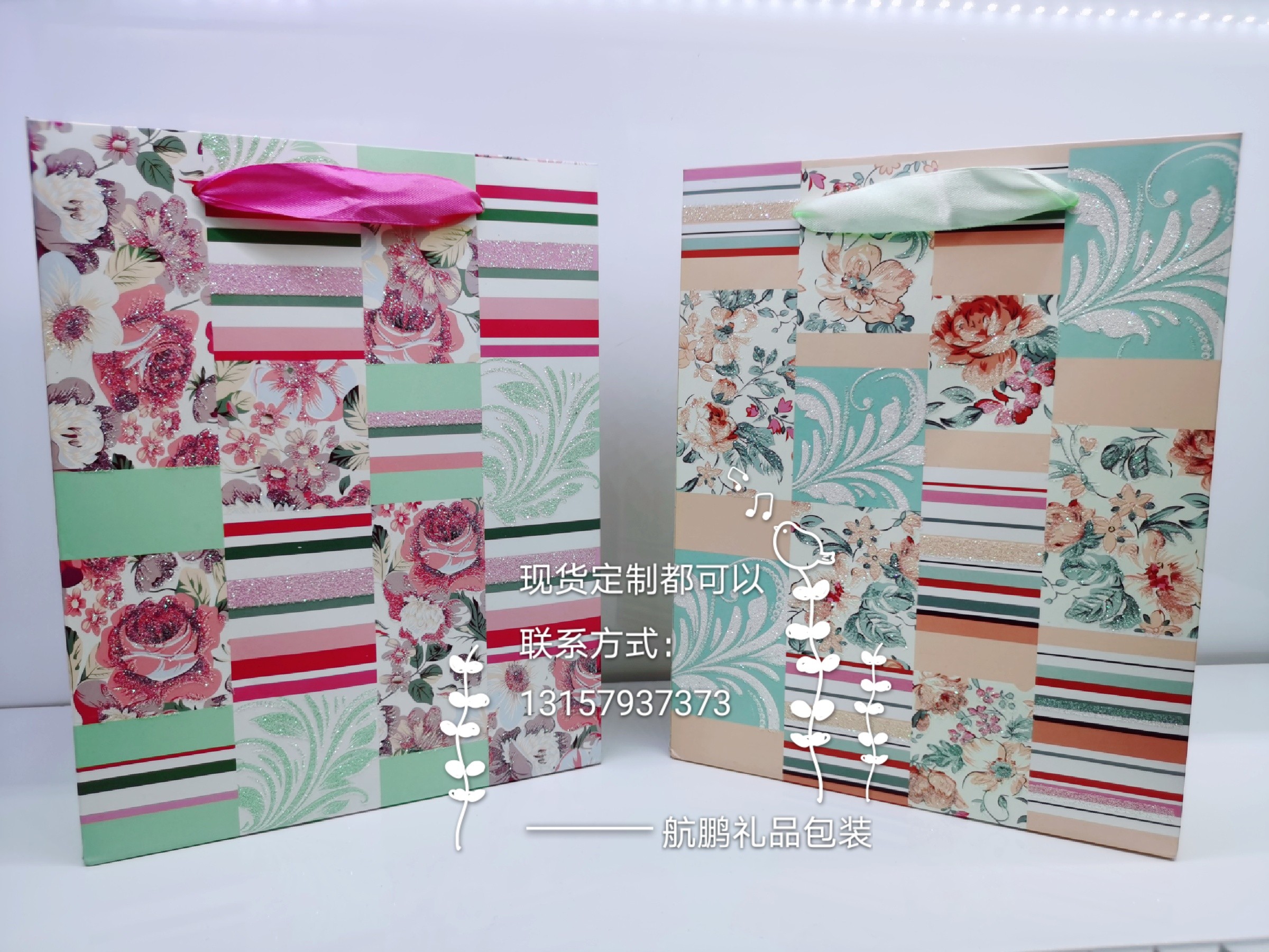 Special offer flower and plant series powder-sprinkled gift bags, fashionable white cardstock handbags, gift bags manufacturer's wholesale in stock detail image 3