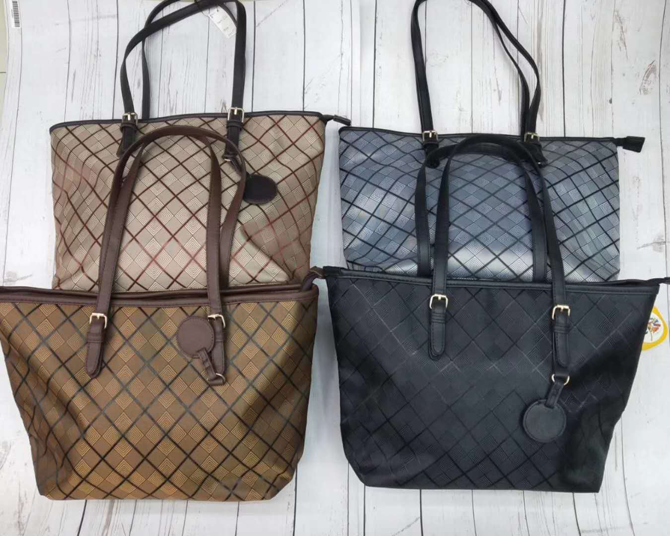 Large-capacity handbag