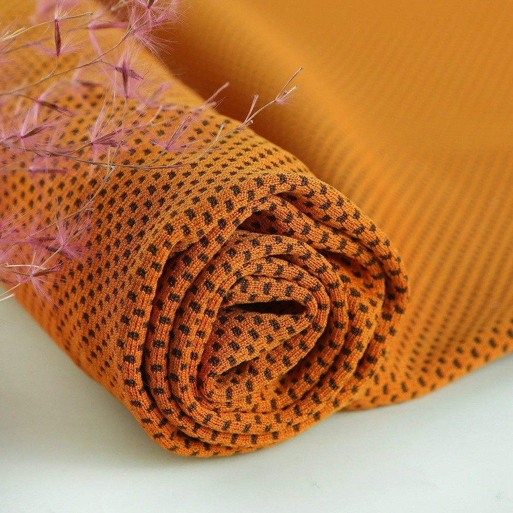 Polyester and brocade moisture-absorbing and cold-sensing fabric for sports, cold-sensing towels, cushions, and jerseys in various colors are available in stock detail image 9