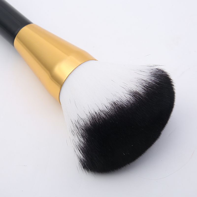 وتُطلَق اللائحة البائعة الجديدة على المكياج والدهان بالذهب للمبتدئين Item Picture