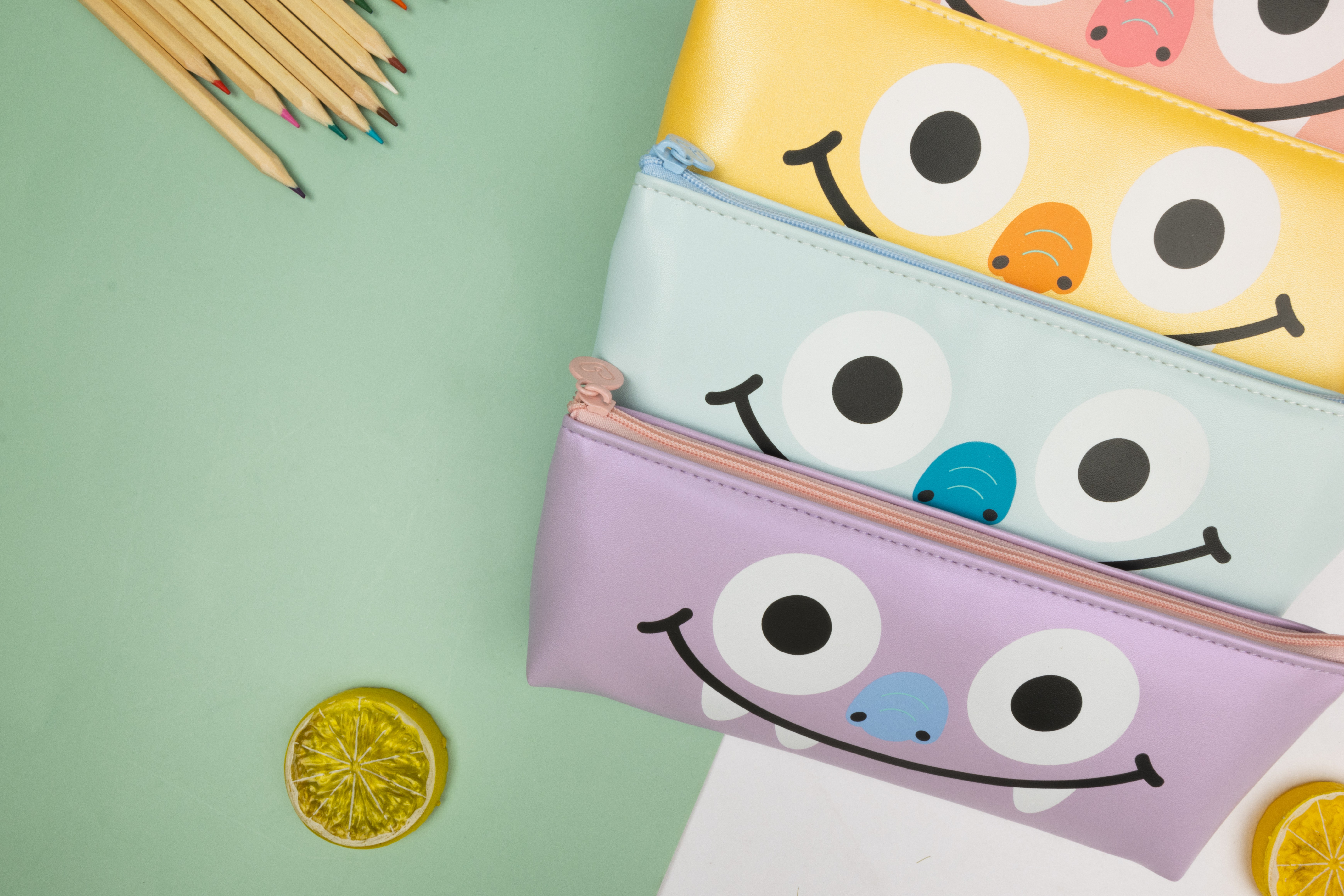 小怪兽倒梯形笔袋