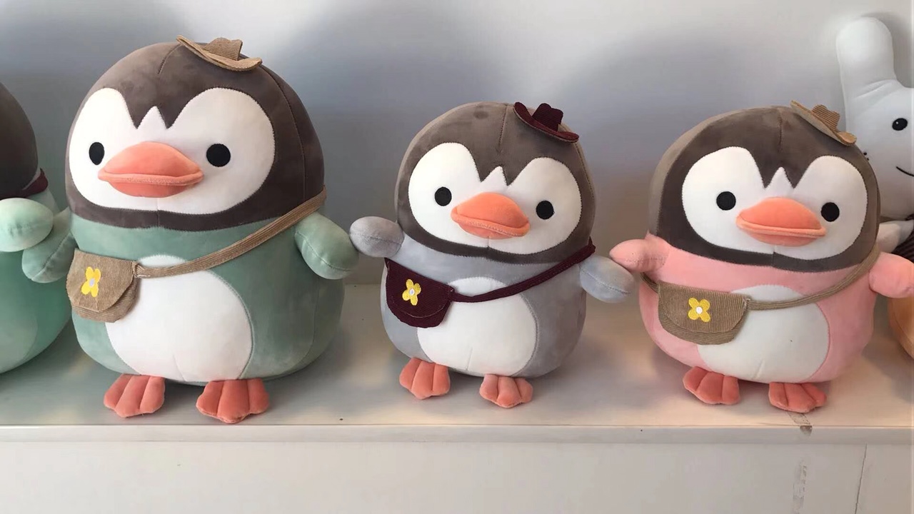 2020 explosion birthday gift plush doll backpack penguin factory direct wholesale thumbnail