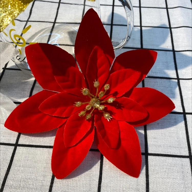 Shaping Christmas flowers detail image 1