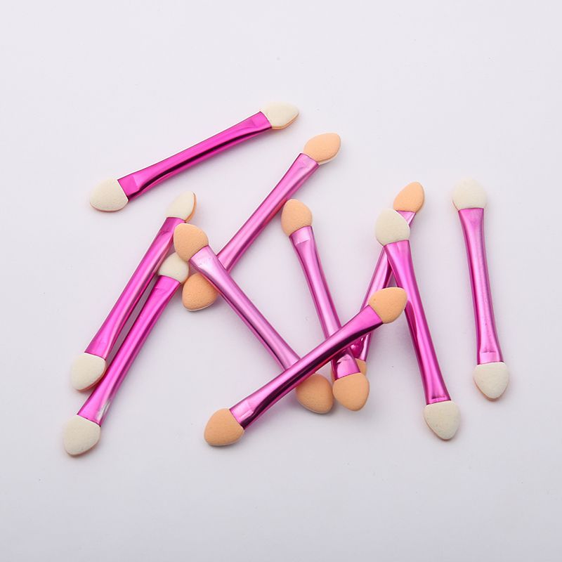 Double-headed latex eyeshadow brush, sponge eyeshadow stick, multi-color blending brush, eye makeup brush, retouching and beauty tools wholesale Application Scenario