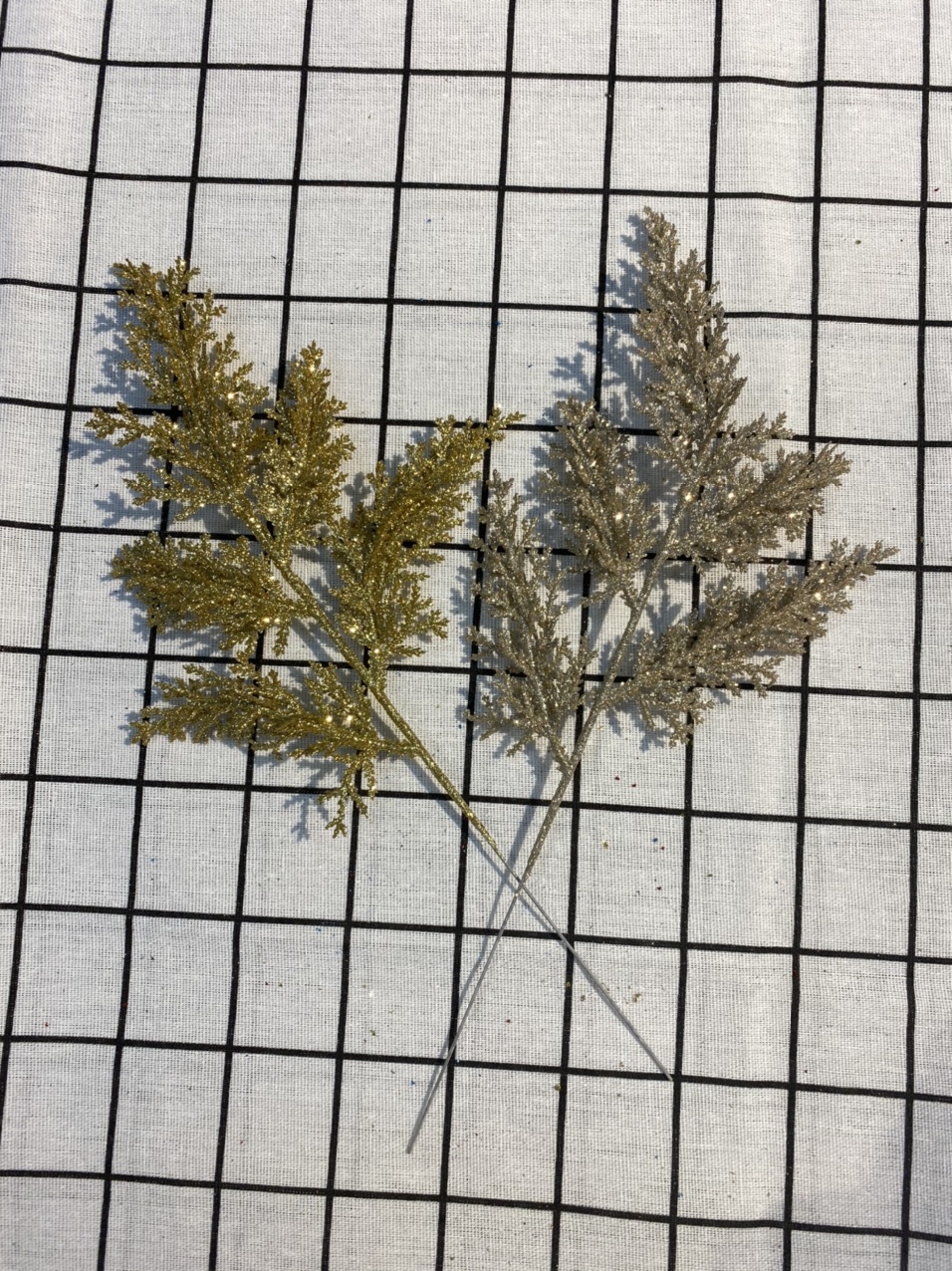 New five-pronged cypress branches