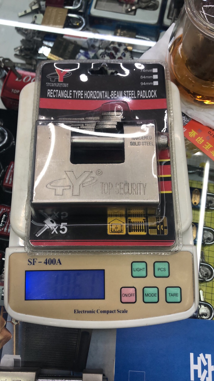 巨型锁1