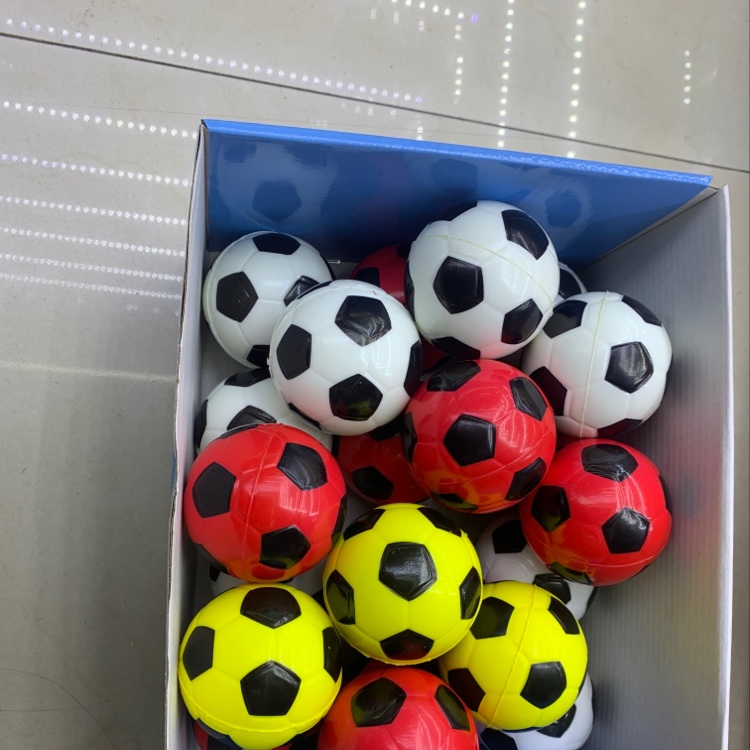 6cmpu小足球，三个颜色混装。一盒24个，一箱12盒。一箱288个