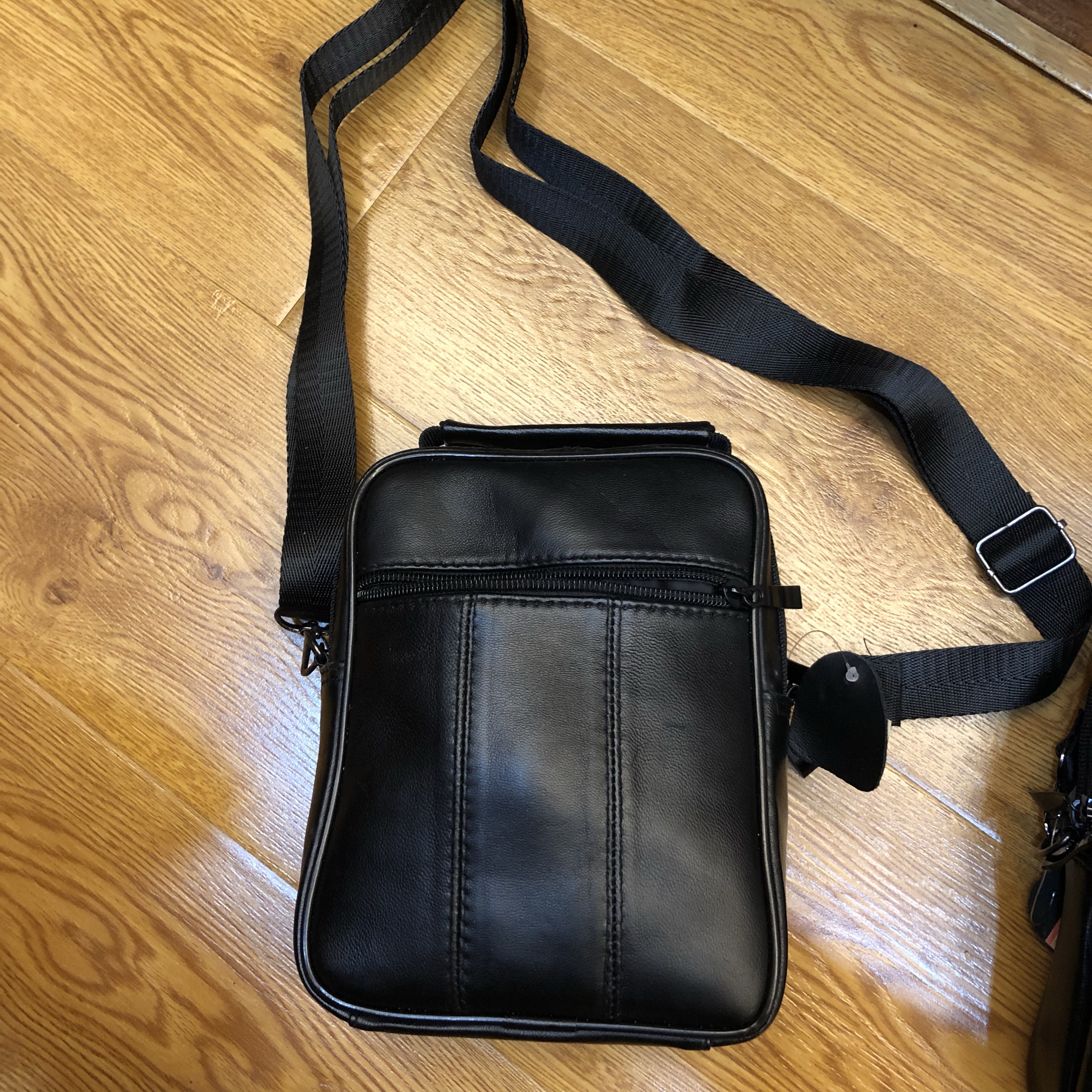 6608#真皮背包产品图