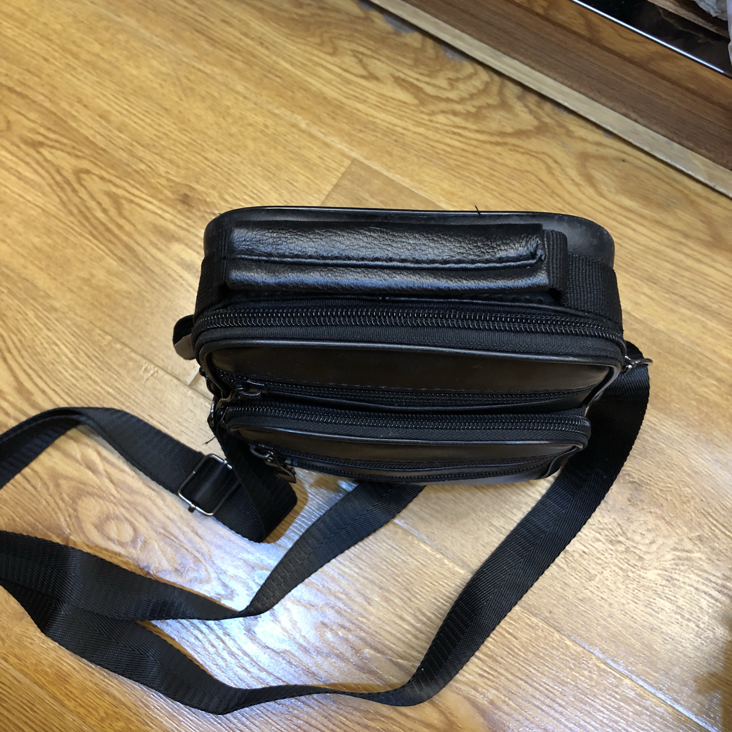 6607#真皮背包细节图