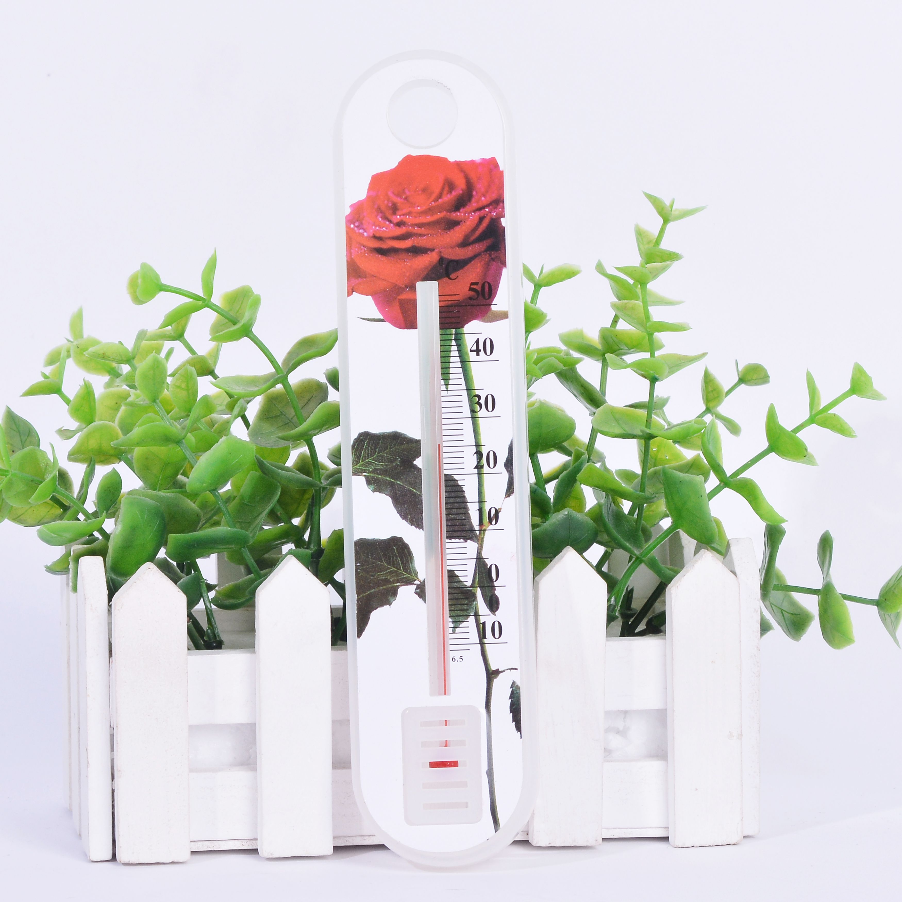 Plastic cartoon rose-patterned thermometer, indoor and outdoor thermometer, greenhouse thermometer Application Scenario
