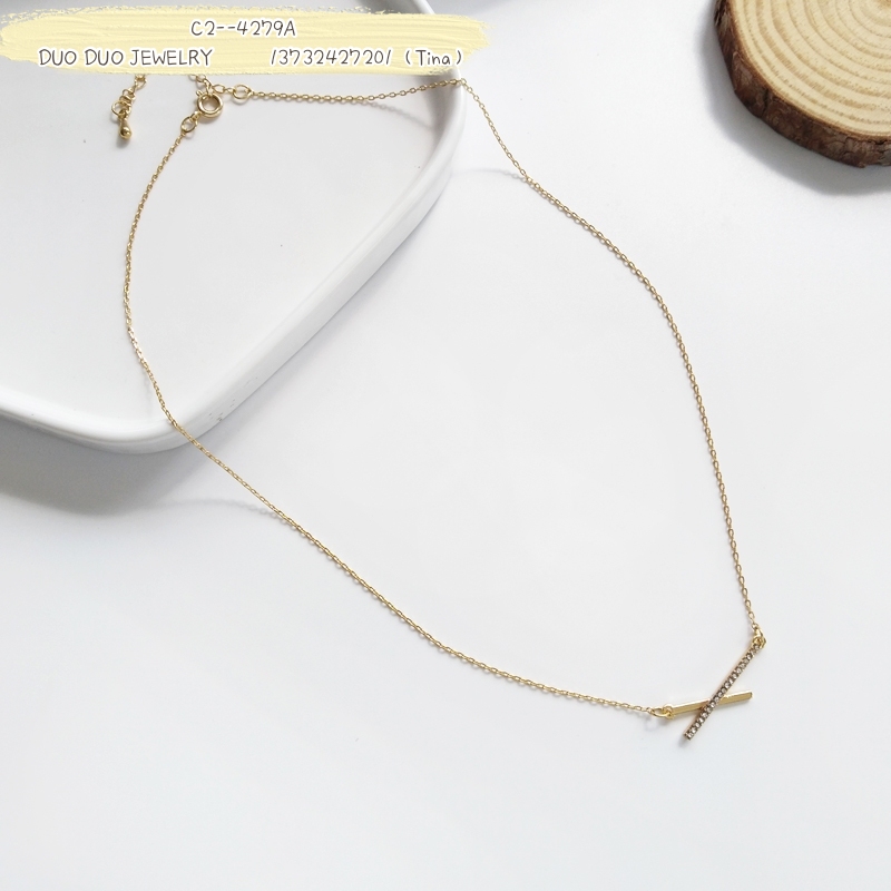 Collarbone chain pendant necklace detail image 5