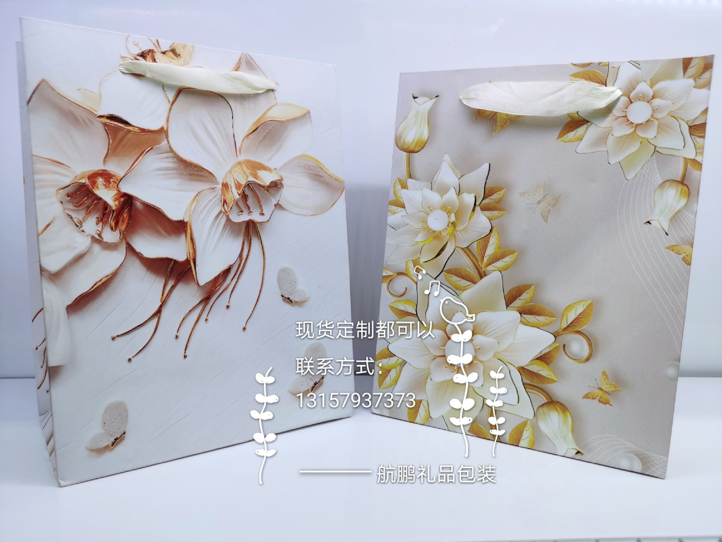 Factory direct sales of white card powder-coated paper flower and plant series gift packaging bags in stock full figure