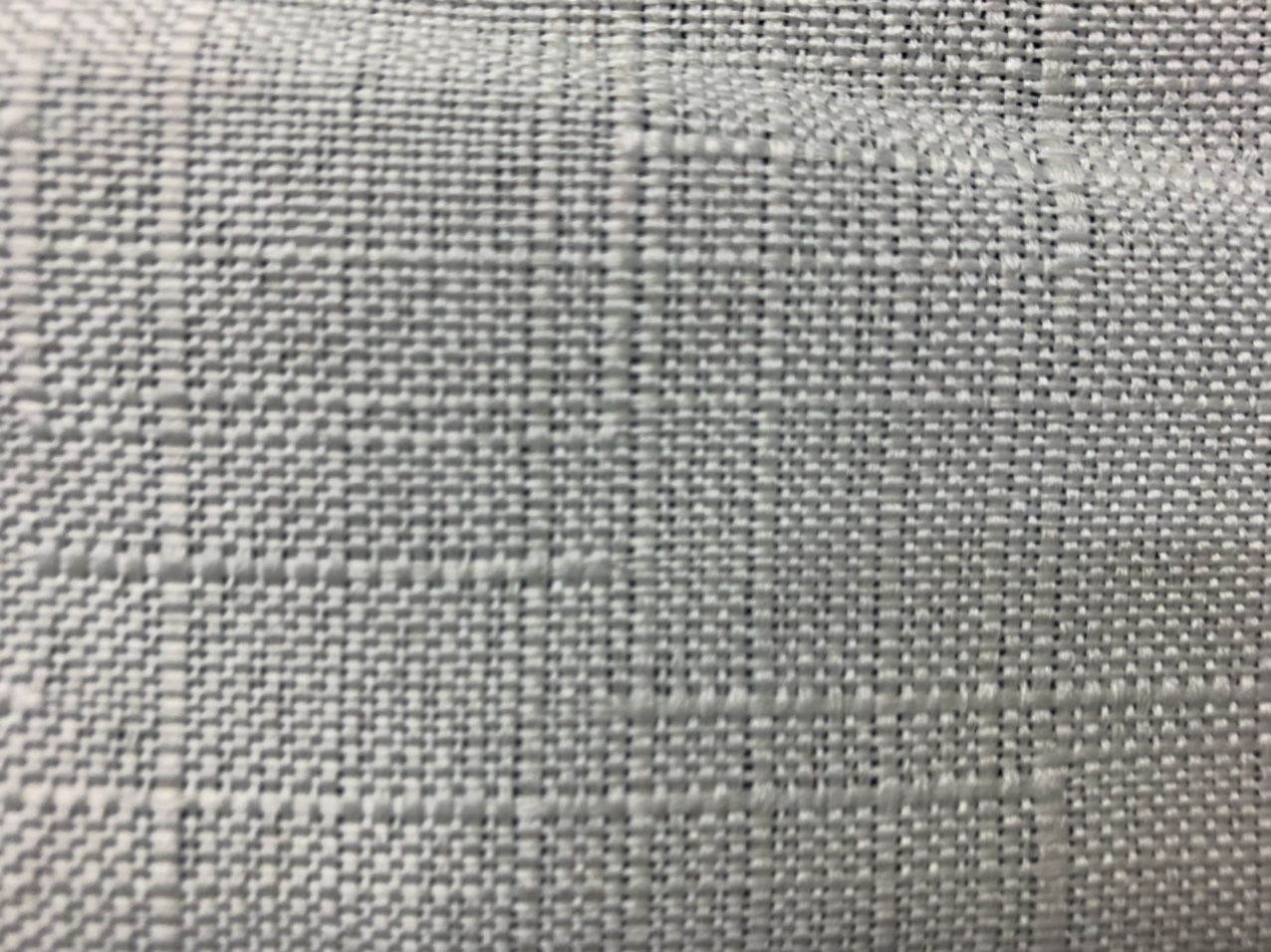 Imitation linen is used to make clothing accessories, throw pillows and handicrafts. 1