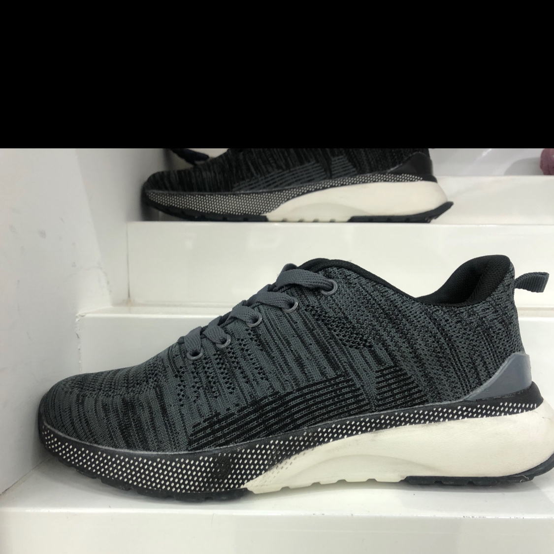 新款运动鞋