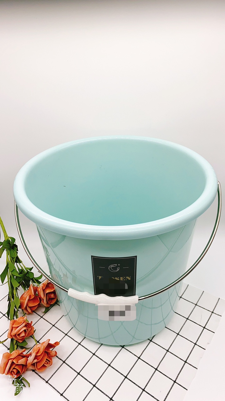 Wholesale of portable household plastic buckets, colored water storage buckets for car washing and vegetable washing, thickened plastic water buckets for student dormitories