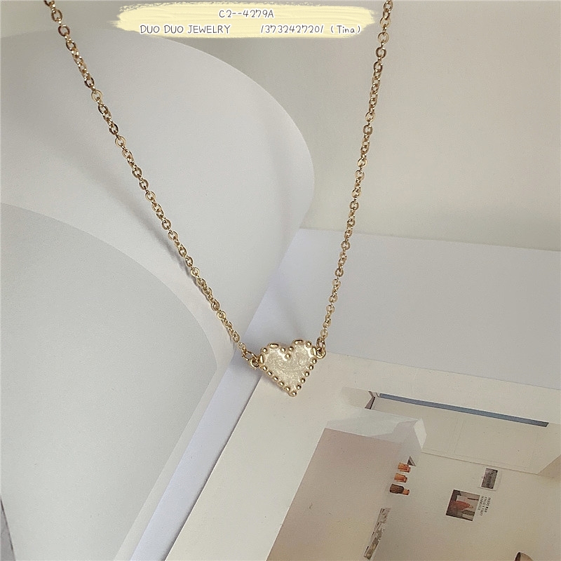 Collarbone chain pendant necklace undefined