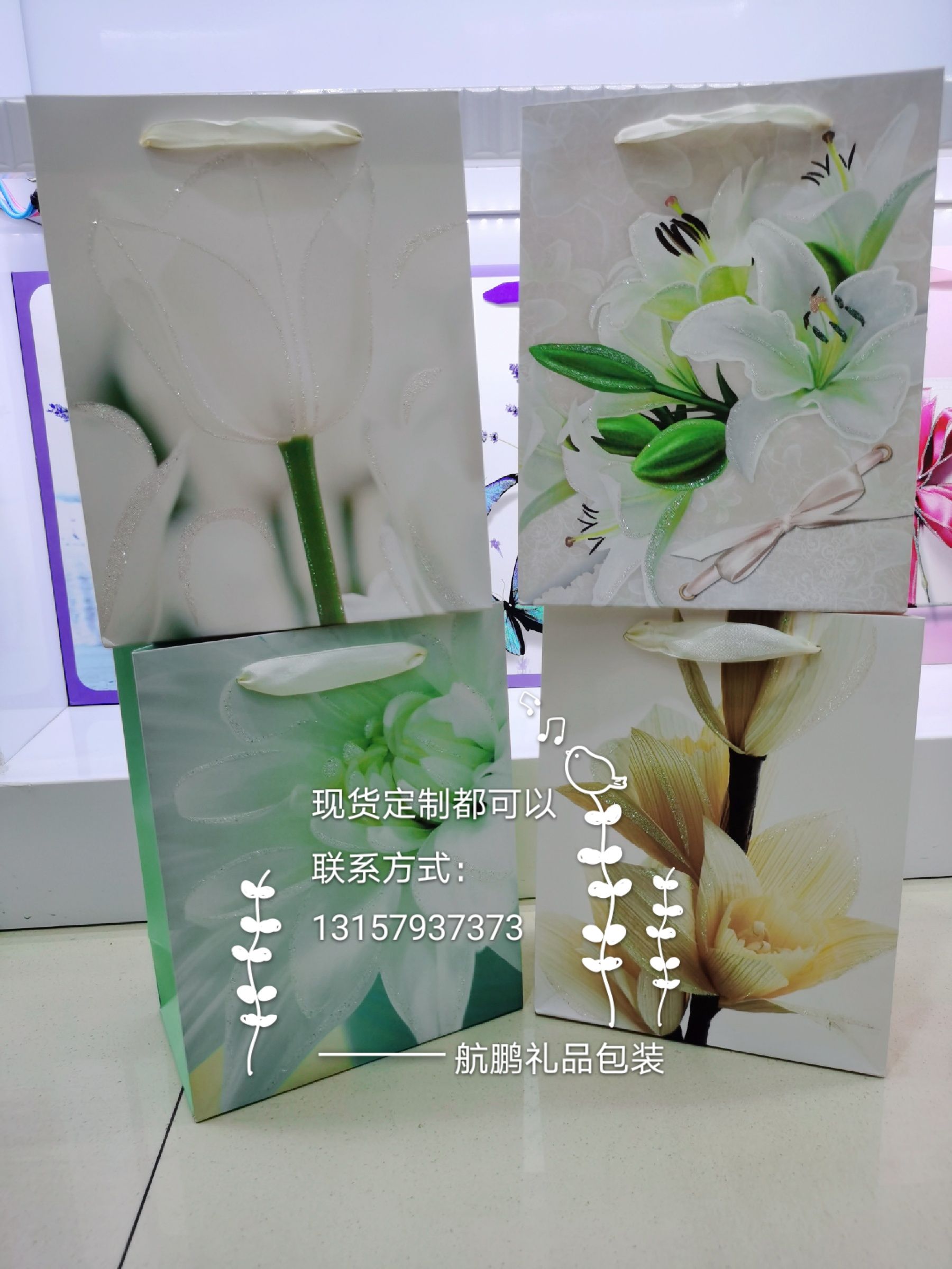 Wholesale thickened cardstock gift bags, heart-shaped flower folding hand-held packaging bags, small gift bags Specification drawing