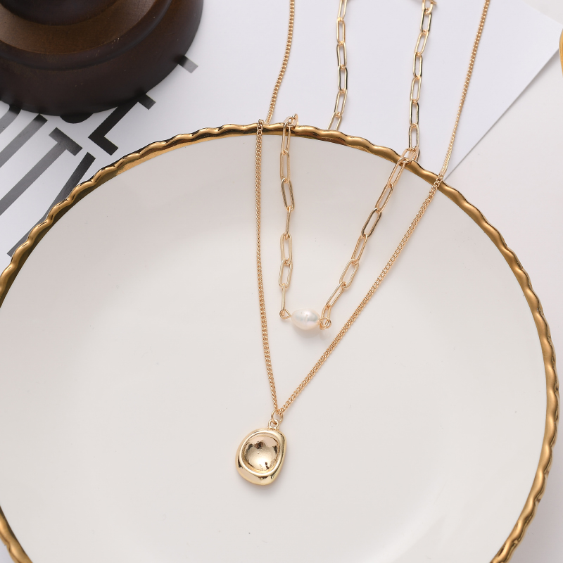 2020 new trendy necklace, double-layer niche design sense, elegant pearl, Instagne-style collarbone chain for women C36