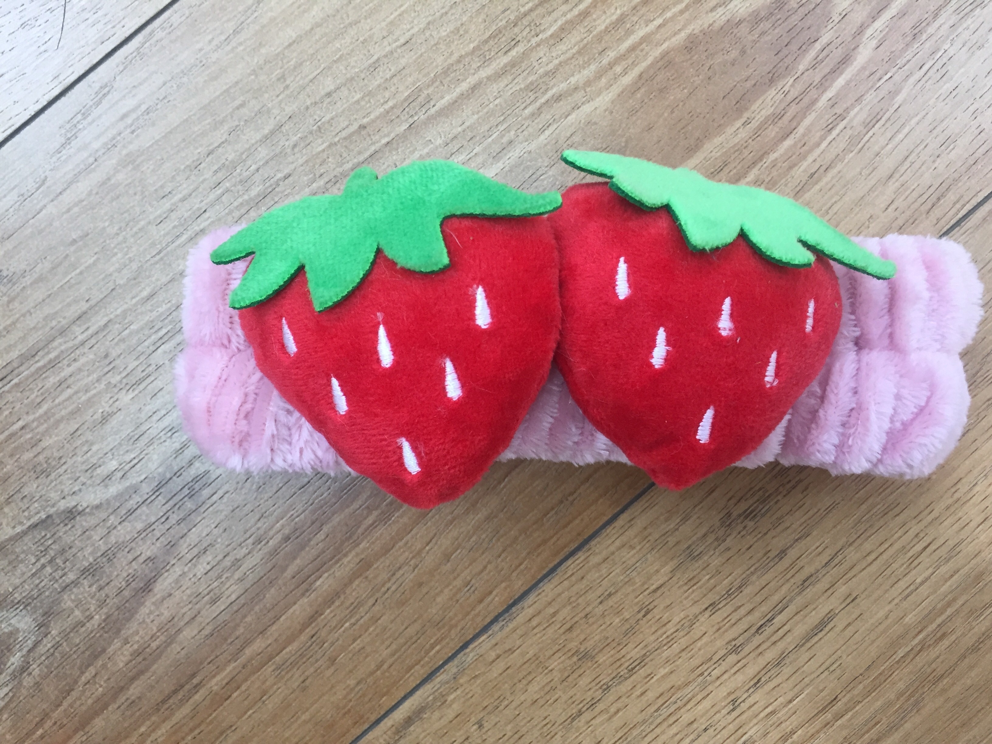 厂家批发 韩版简约可爱两颗草莓法兰绒头带 化妆洗脸必备单品详情图5